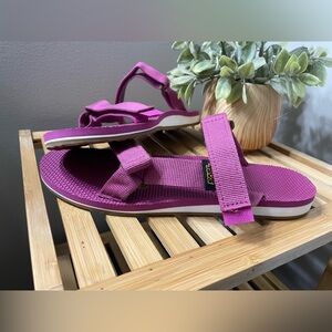 Teva Magenta Sandals with Adjustable Straps Women’s Size 10